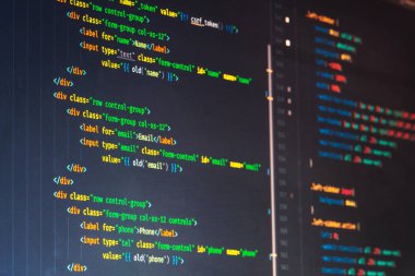 Kod Düzenleyicisi'nde mavi arka plan üzerinde PHP kodu