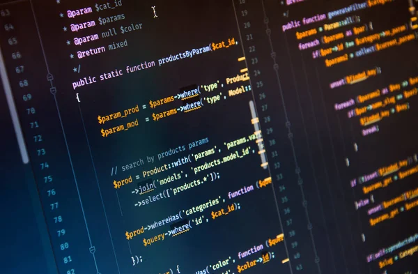 PHP-Code auf dunklem Hintergrund im Code-Editor — Stockfoto