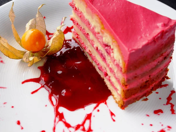 Şurubu ile Ahududu cake