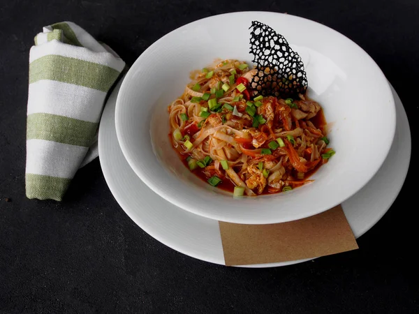 Pirinç Noodle sos ile