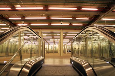 Yürüyen merdiven kadar yükselen