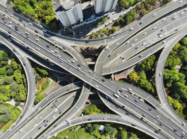 Yükseltilmiş 5 düzeyleri yol Kavşağı'nda Shanghai merkezi