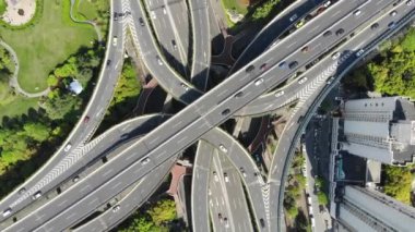 5 düzeyleri yol Kavşağı'nda Shanghai merkezi yaz aylarında yüksek. İplik, döndürme ve Video çıkışı yakınlaştırma. Havadan görünümü. Bölüm 2