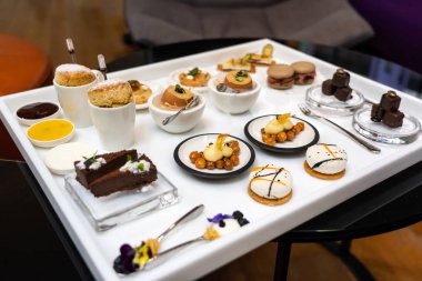 Lüks Öğleden Sonra Masada Çay Seti.