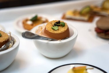 Birkaç Buharlı Yumurta.