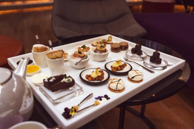 Lüks Öğleden Sonra Masada Çay Seti.