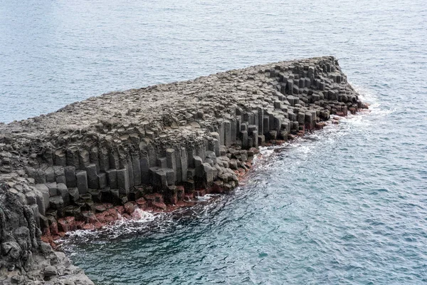 Basaltic Volcanic Columnar Joints Coast Blue Water Jungmun Jeju Island — Stock Photo, Image