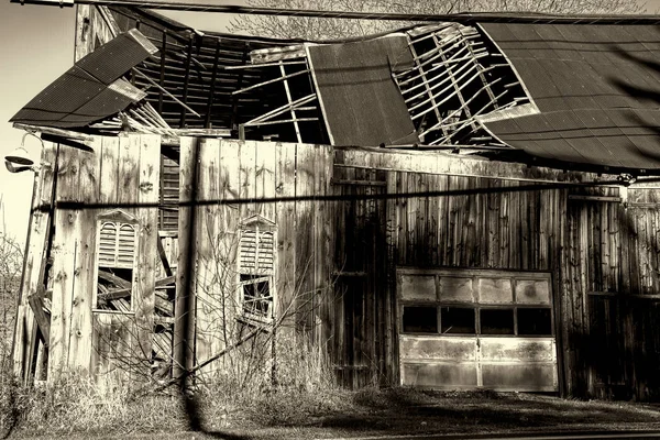 Nahaufnahme alte Scheune zerstört - braune Tonung — Stockfoto