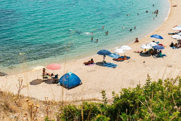 Ormos Panagias, Yunanistan, 29 / 06 / 2019: Deniz kenarında sıcak bir yaz günü.