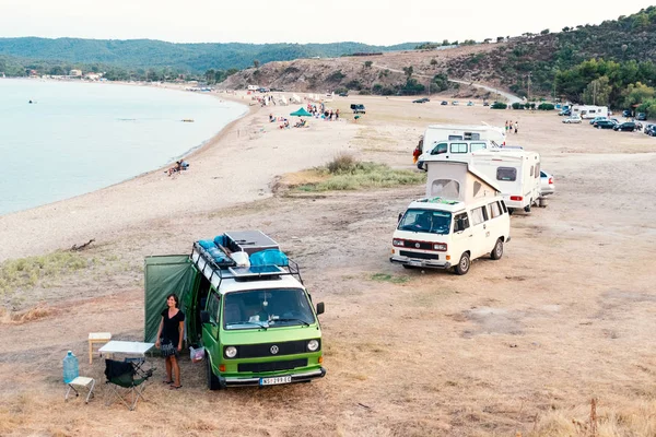 Ormos Panagias Grecia 2019 Vehículos Recreativos Clásicos Época Estacionados Playa —  Fotos de Stock