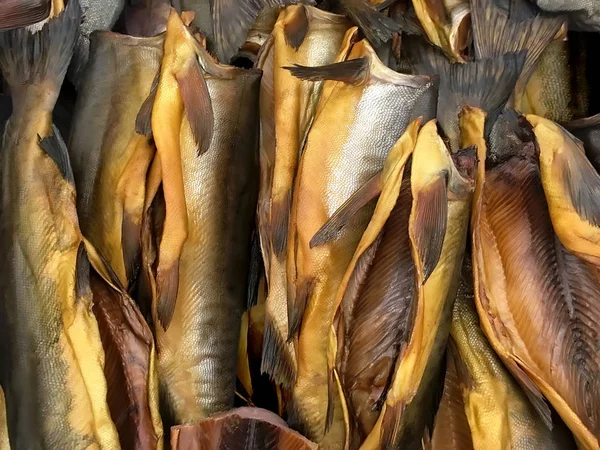 Mouth-watering smoked fish (mackerel) close-up — Stock Photo, Image