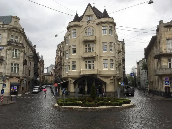 Belle maison ancienne à Lviv — Photo