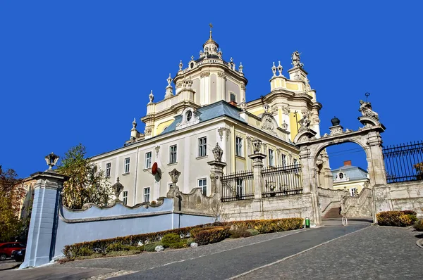 Будівля з собор Святого Юра у Львові — стокове фото