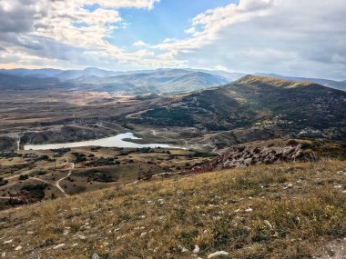 Yukarıdan Koktebel Vadisi ve dağlar arou görüntüleme