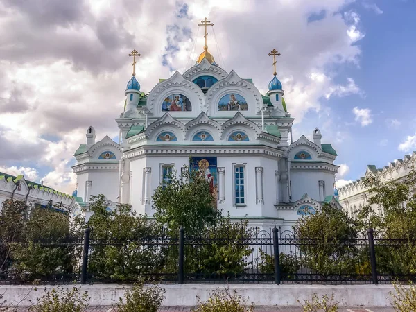 Kyrkan av St Katarina martyren stort i Feodosia på Krim — Stockfoto