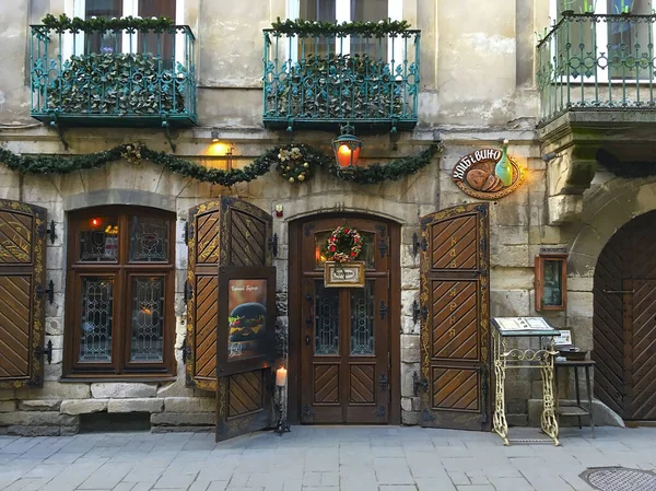 Beautiful restaurant exterior with antique massive wooden doors — Stock Photo, Image