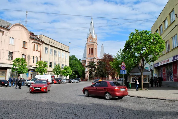 Улица Мукачева с церковью — стоковое фото