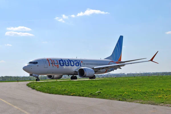 Dubai Havayollarının Beyaz Boeing 'i