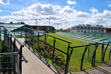 Varşova 'daki üniversite kütüphanesinin çatısında.