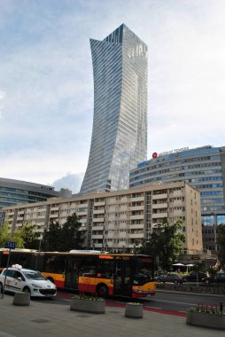 Varşova 'daki Sovyet evi ve modern gökdelen