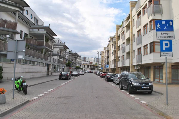 Varşova Nın Yeni Bloklarından Birinde Yol — Stok fotoğraf