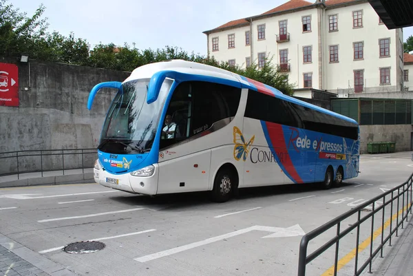 Autobús Portugués Está Montando Porto — Foto de Stock