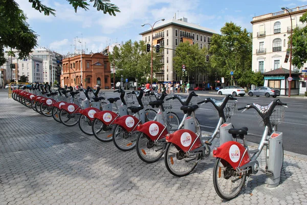 Parkoló Városi Kerékpároknak Sevillában — Stock Fotó