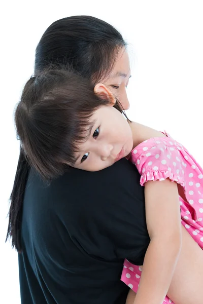 Lovely asian girl relaxing on mom's shoulder, happy family concept. — Stock Photo, Image