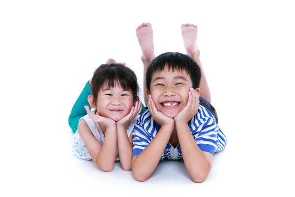 Irmão asiático e irmã tendo feliz juntos. Estúdio . — Fotografia de Stock