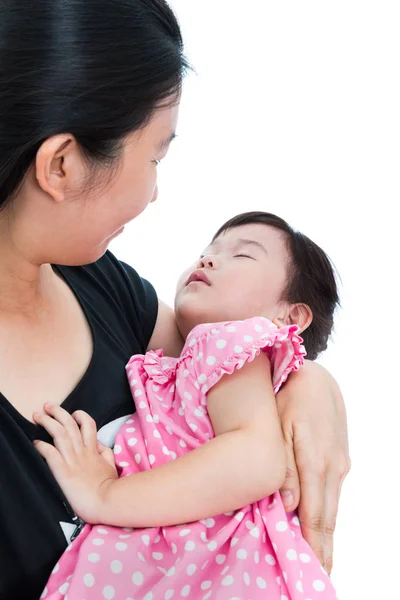 Sleepy Aziatische kindje met moeder, gelukkig familie concept. De viering van de dag van de moeders. — Stockfoto