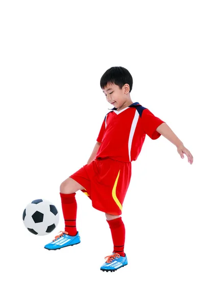 Pemain sepak bola muda Asia dengan bola. Rekaman studio . — Stok Foto