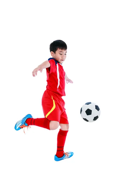 Giovane calciatore asiatico con pallone da calcio. Studio girato . — Foto Stock