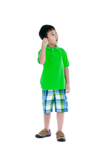 Asiatisches Kind überrascht, Mund auf und Hand ans Ohr gelegt. isoliert auf weißem Hintergrund. Studioaufnahme. — Stockfoto