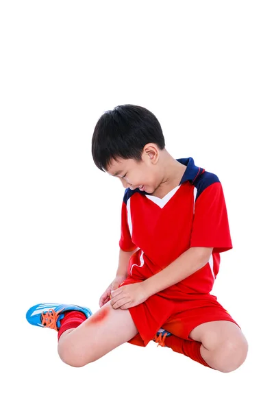 Юный азиатский футболист с болью в бедре . — стоковое фото