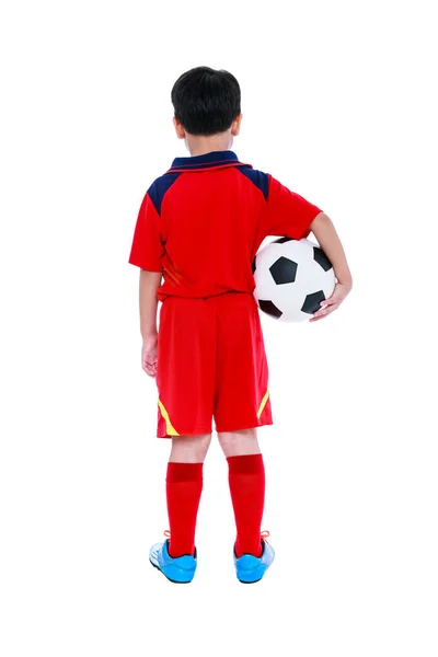Вид сзади азиатского футболиста с футболом. Студийный снимок Изолированный на белом фоне . — стоковое фото