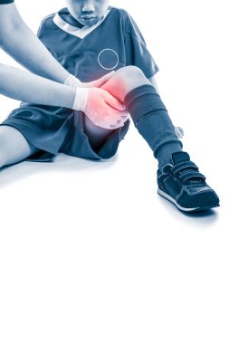 Asya Futbol oyuncu uyluk ağrısı, beyaz arka plan üzerinde izole. 