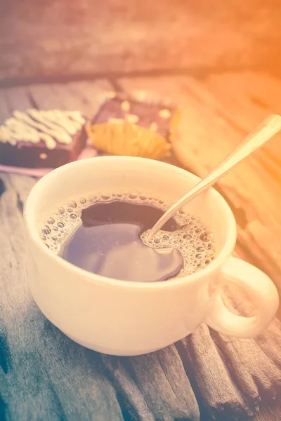 Hot coffee and cake chocolate brownie on old wooden background. — Stock Photo, Image