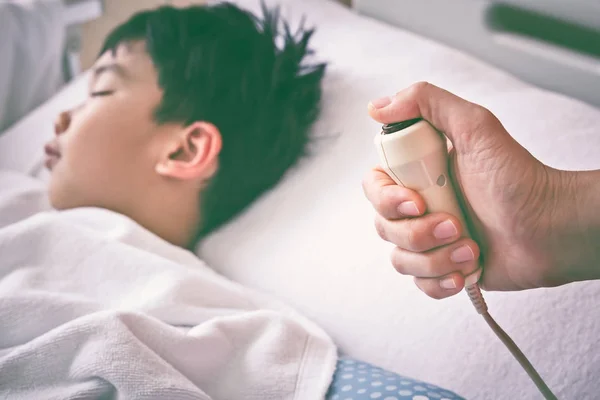 Hand pressing emergency nurse call button. — Stock Photo, Image