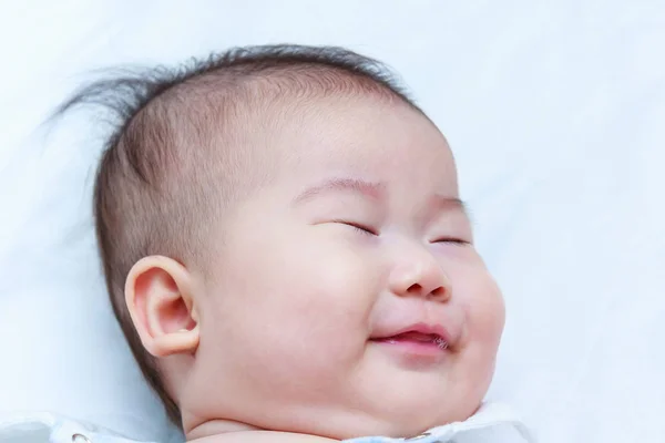 Niños sanos. Primer plano lindo durmiendo bebé . — Foto de Stock