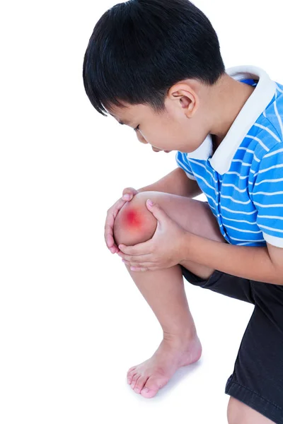 Close-up van kind gewond bij knie. Geïsoleerd op witte achtergrond. — Stockfoto