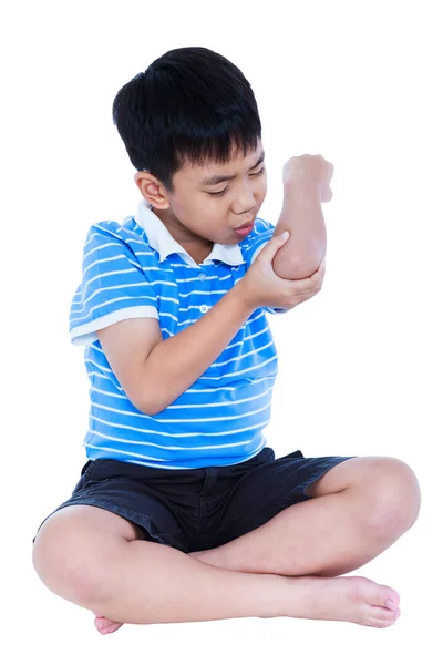 Asyalı çocuk dirsek yaralı dolu gövdesi. Beyaz bac izole — Stok fotoğraf