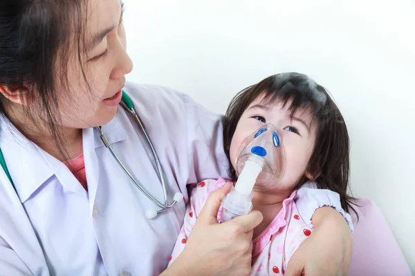 Asian child having respiratory illness with inhaler. Sad girl crying. — Stock Photo, Image