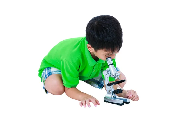 Całego ciała z Azji dziecko obserwować przez Mikroskop biologica — Zdjęcie stockowe