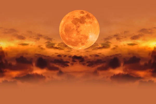 Céu noturno com nuvens e lua cheia brilhante com brilhante . — Fotografia de Stock