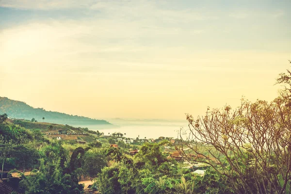 美丽的大自然夏天，山地景观。跨进程. — 图库照片