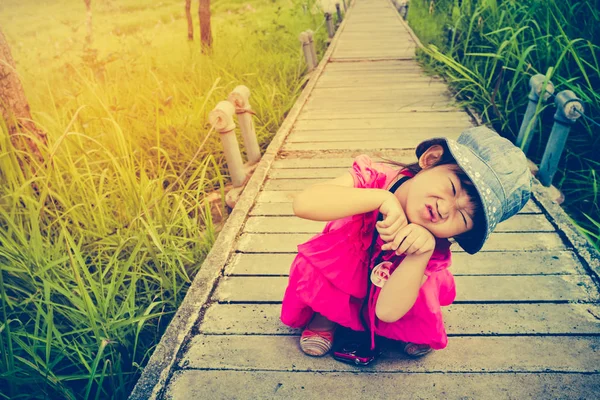 Happy asian girl relaxing outdoors with bright sunlight, travel on vacation. — Stock Photo, Image