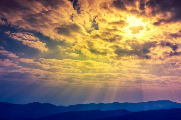 Doğa arka plan. Doğal güzellik mükemmel dağ silsilesi bileşimi