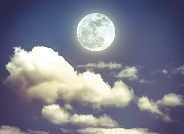 Night sky with bright full moon, serenity nature background. — Stock Photo, Image