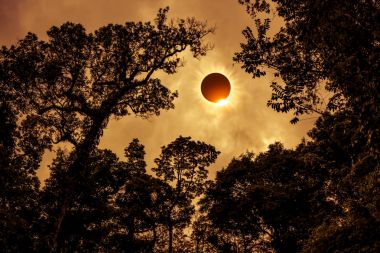 Bilimsel doğal olay. Elmas yüzük efektli güneş tutulması