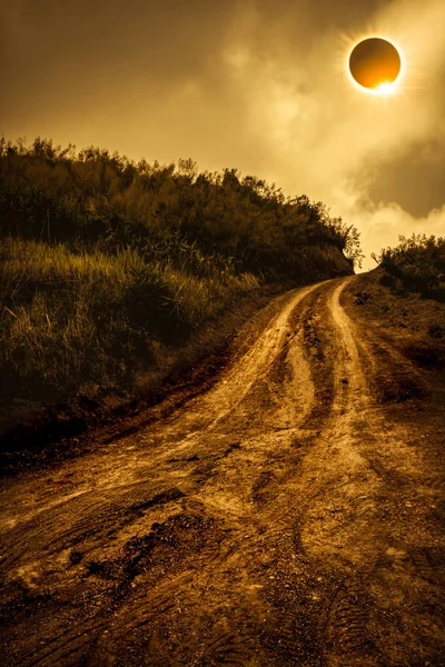 Bilimsel doğal olay. Elmas yüzük efektli güneş tutulması